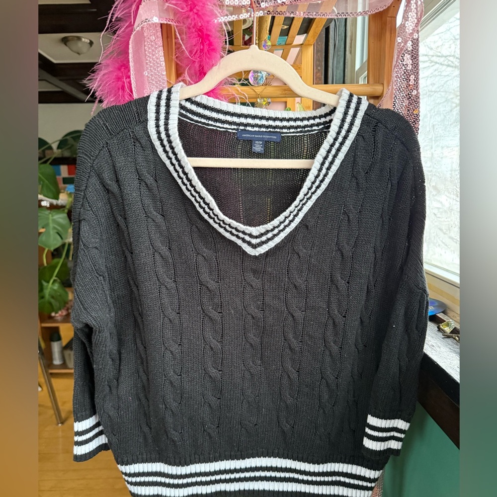 American Eagle Outfitters Black and White V-Neck Loose Sweater